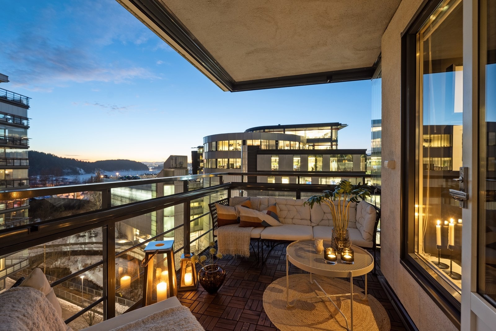 Velkommen til Karenslyst Allé 50, en attraktiv og moderne 2-roms hjørneleilighet på Skøyen/Sjølyst. Galleribilde