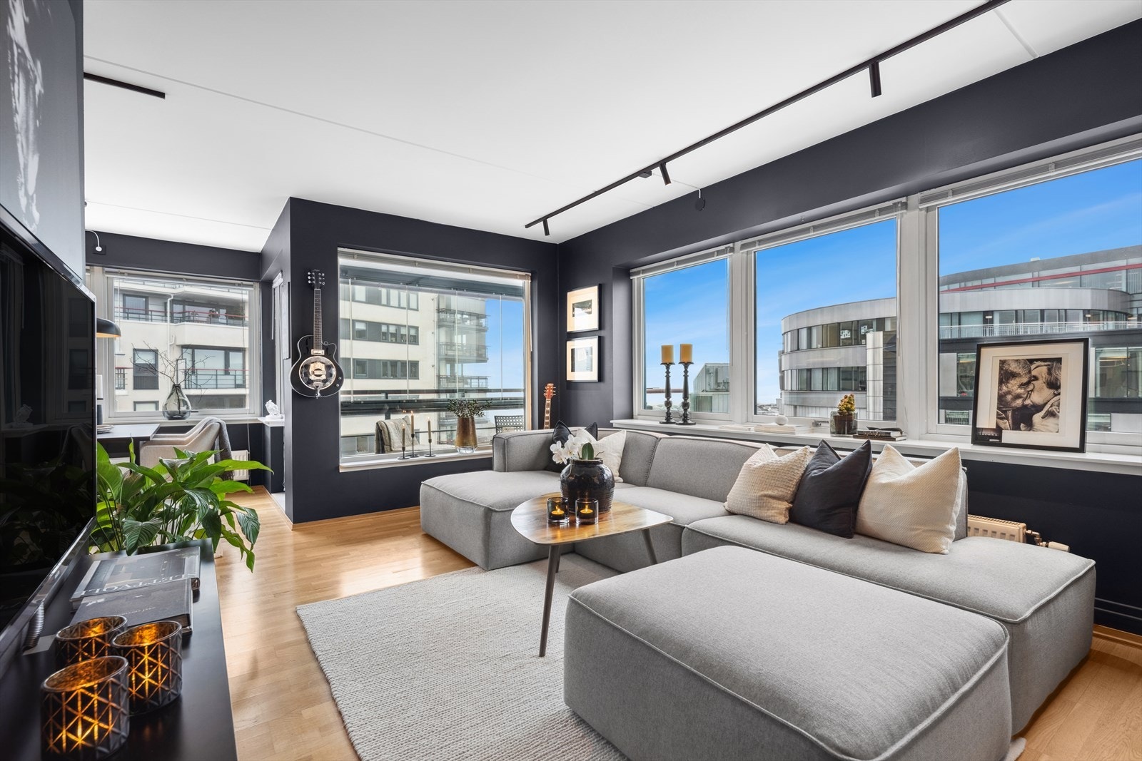 Karenslyst Allé ligger i et meget populært boligområde med Bestumkilen, Frognerkilen og Bygdøy "rett utenfor døren". Galleribilde