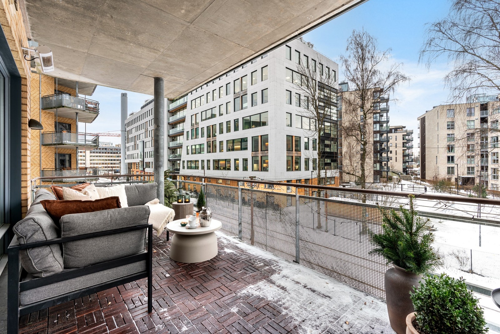 Fra stuen er det utgang til en sydvestvendt balkong. Galleribilde