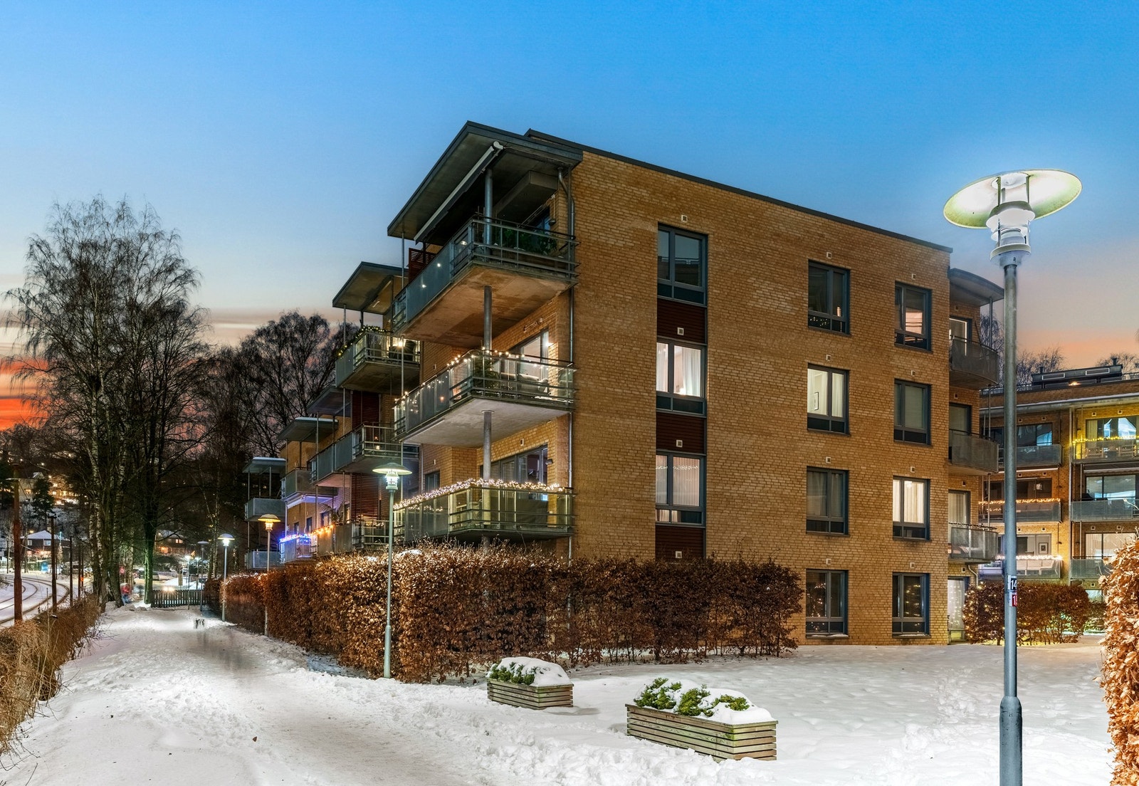 Leiligheten er en del av populære Hoffsparken boligsameie som består over 101 leiligheter fordelt på tre blokker. Galleribilde
