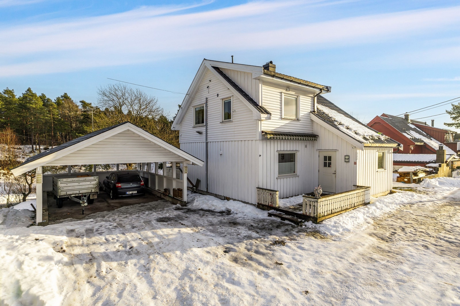 Ingangsparti med vestvendt uteplass. Galleribilde
