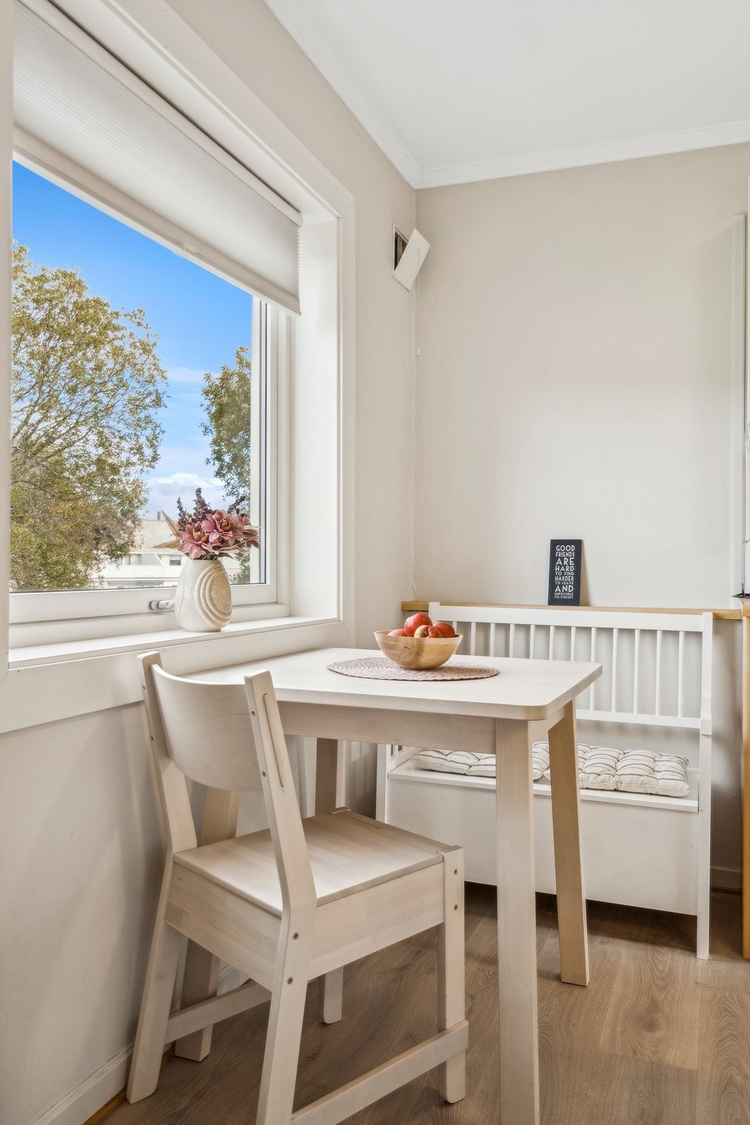 Dette er et koselig sted å spise en rask frokost eller en hverdagslig middag. Galleribilde