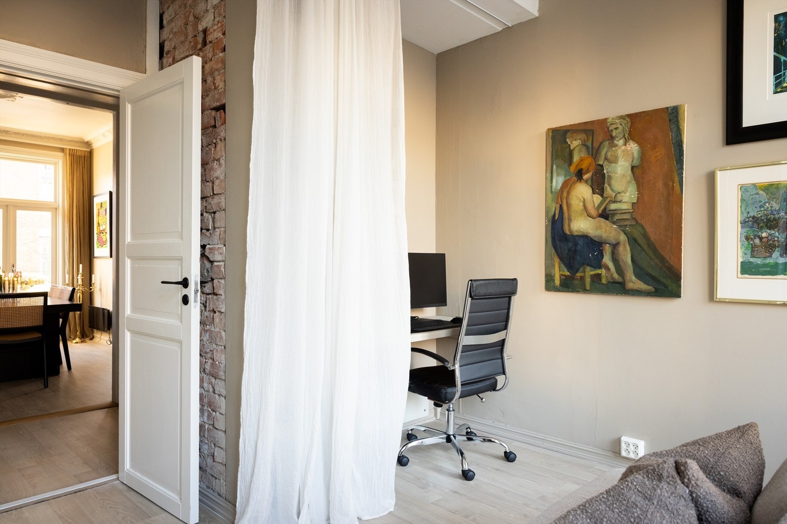 - Her er det også plassbygd en hjemmekontor-løsning - Galleribilde