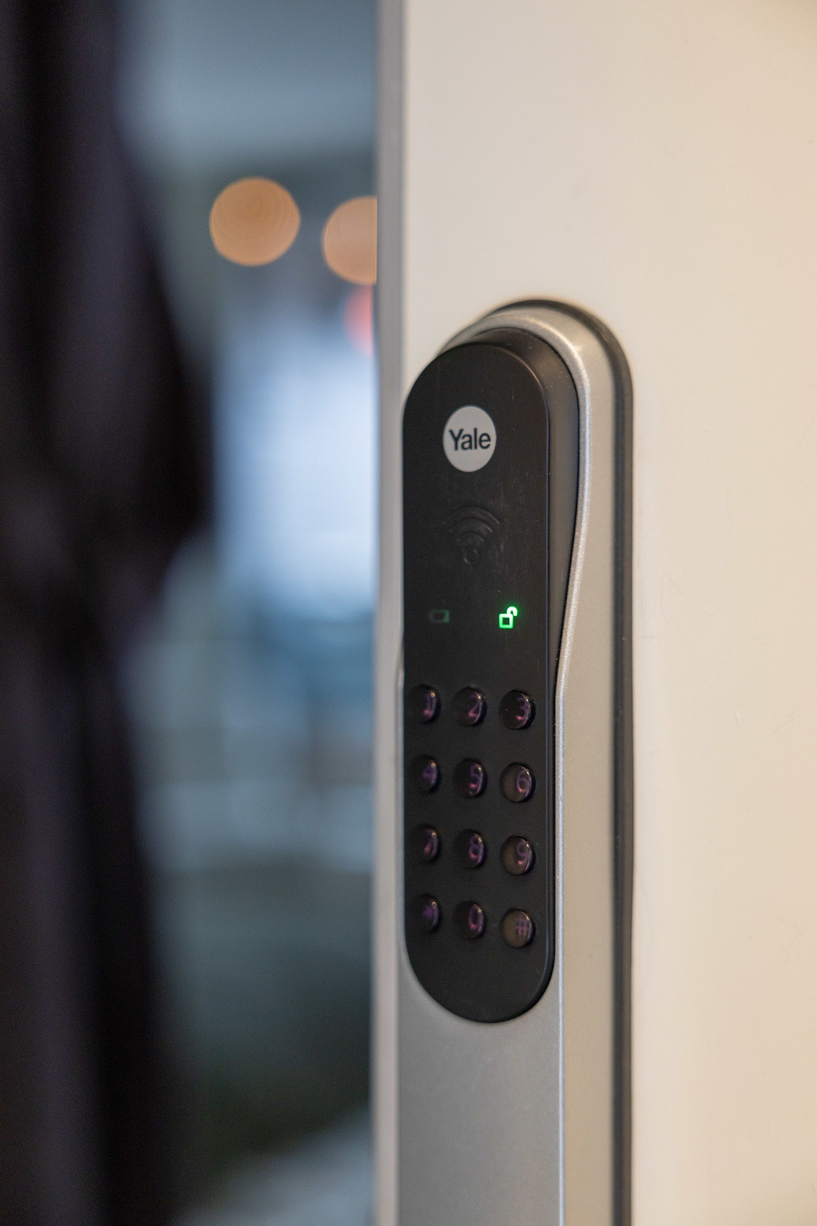 Yale Doorman ble installert på ytterdøren i 2017. Galleribilde