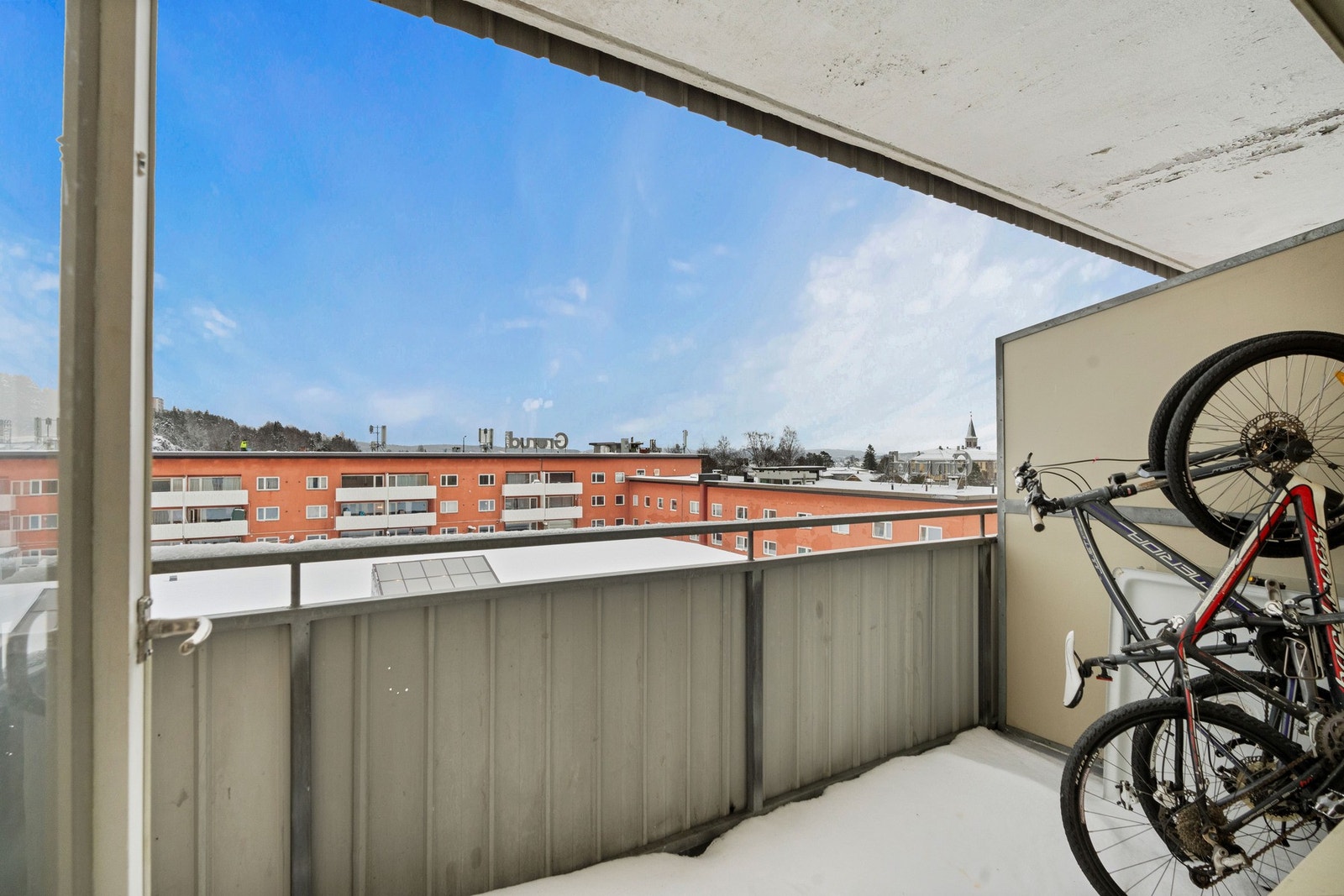 Fra stuen har man utgang til en balkong på ca. 5 kvm. Galleribilde