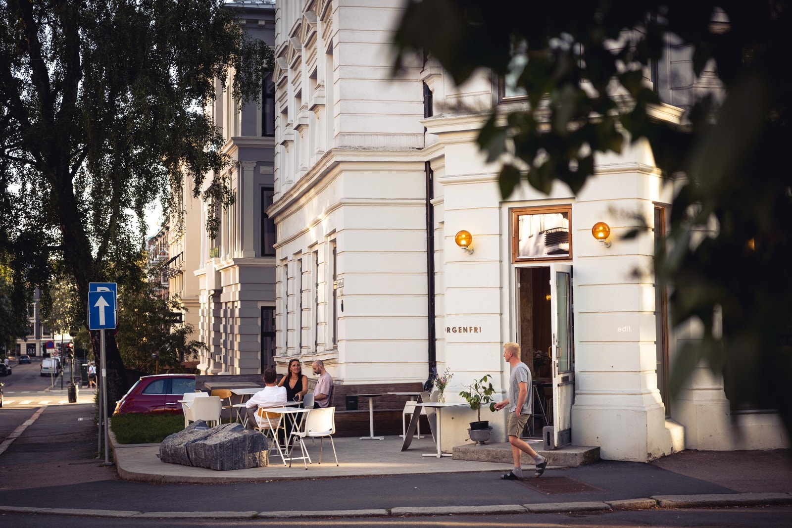 På Sorgenfri og Delicatessen, som begge ligger i umiddelbar nærhet, er det utrolig koselig å spise en lunch eller middag i solskinn på sommeren Galleribilde