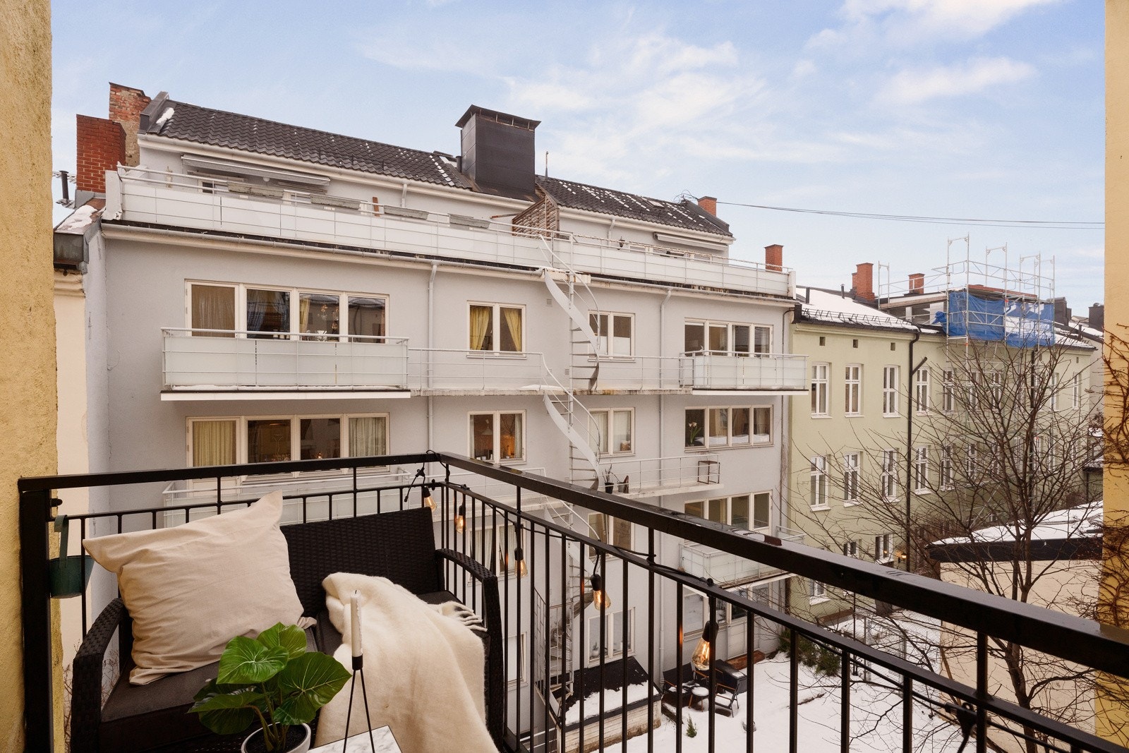 Sjarmerende balkong på ca. 4 m² som byr på morgensol mellom kl. 10 og 12 og kveldssol fra kl. 17 til 19 på sommeren Galleribilde