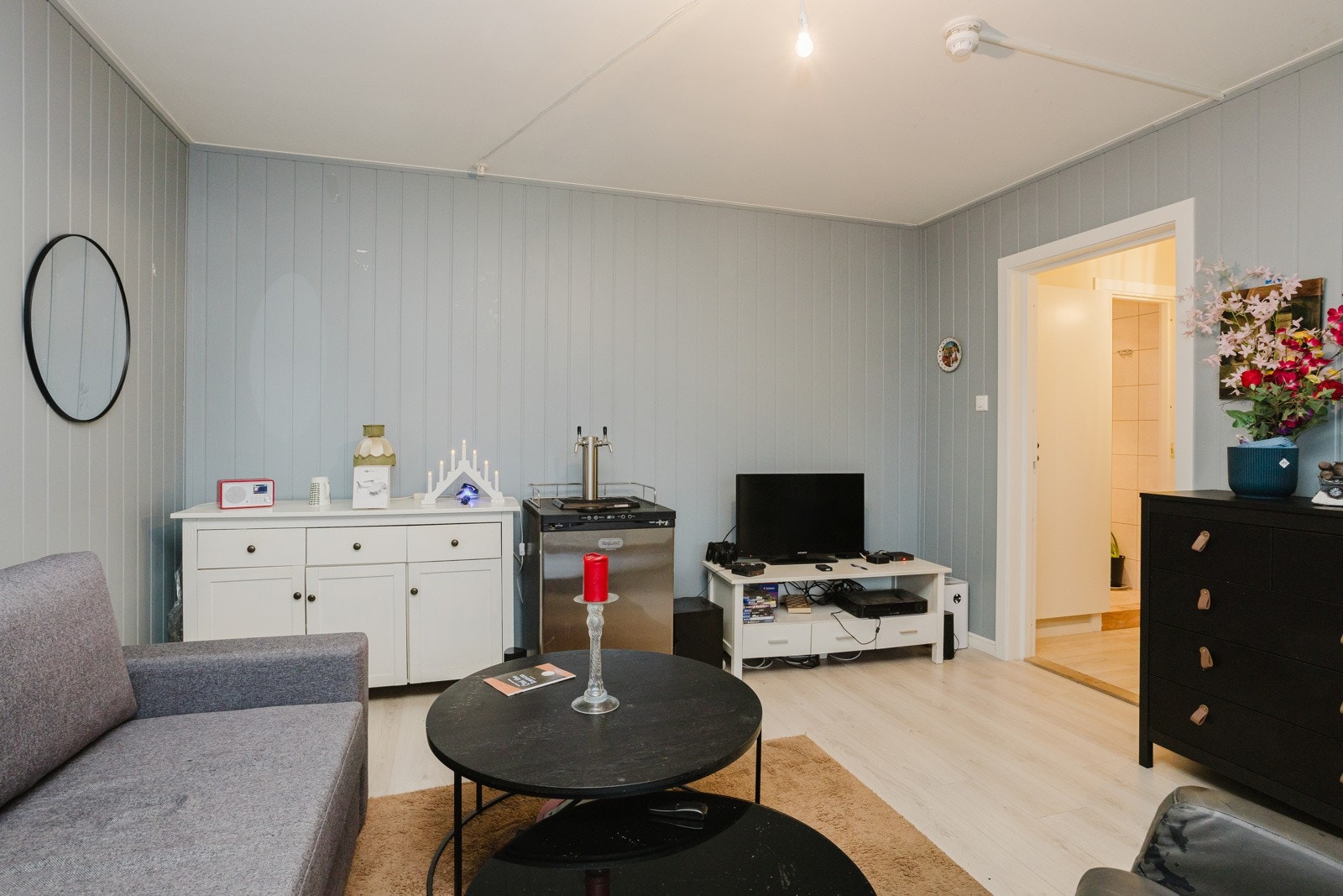 Hyggelg leilighet i 6.etasje med utgang til vestvendt balkong på 9 kvm. Galleribilde