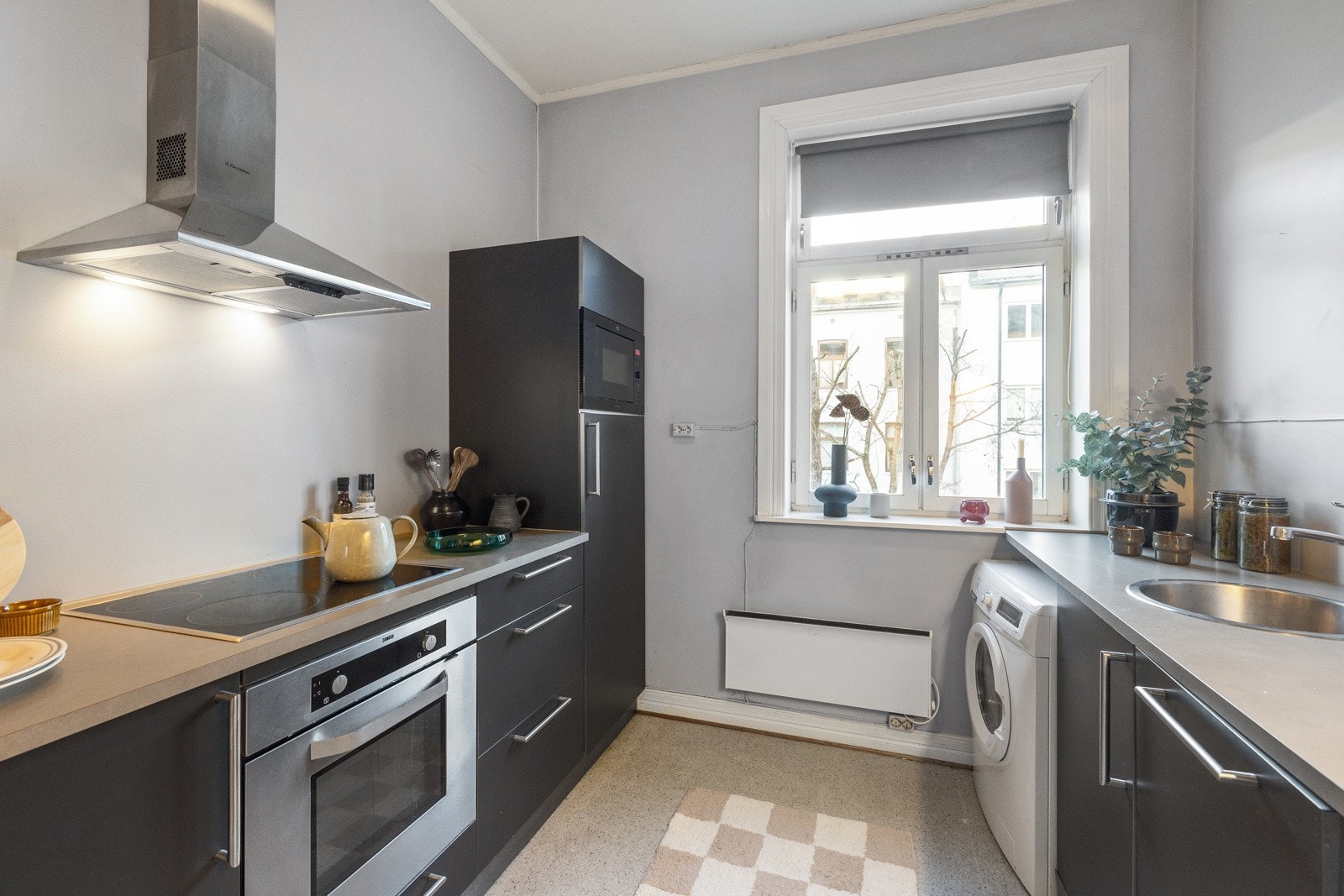 Det foreligger tillatelse for bygging av balkong med utgang fra kjøkkenet. Galleribilde