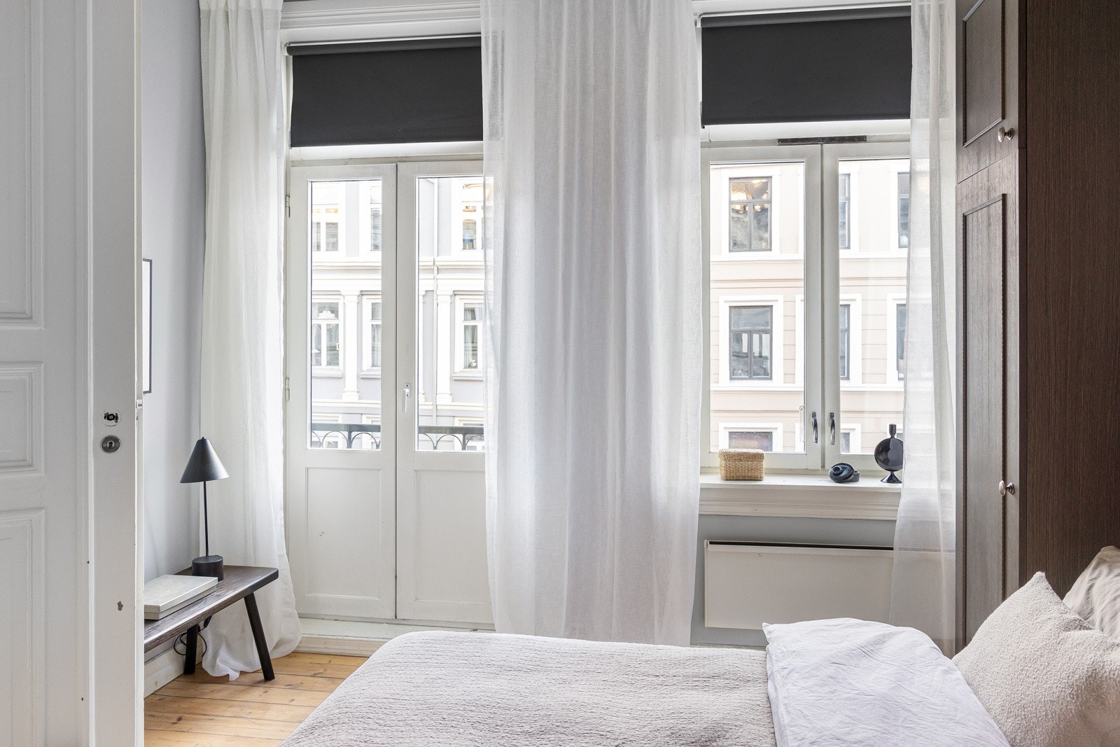 Det er også en flott franske balkongen som gir rommet meget lyst og åpent. Galleribilde