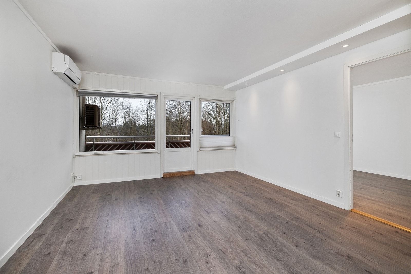 Romslig stue med varmepumpe. Galleribilde