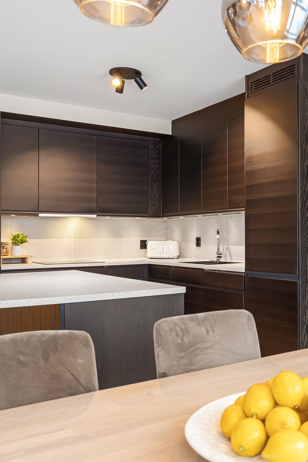 Lysarmaturer under overskap Galleribilde