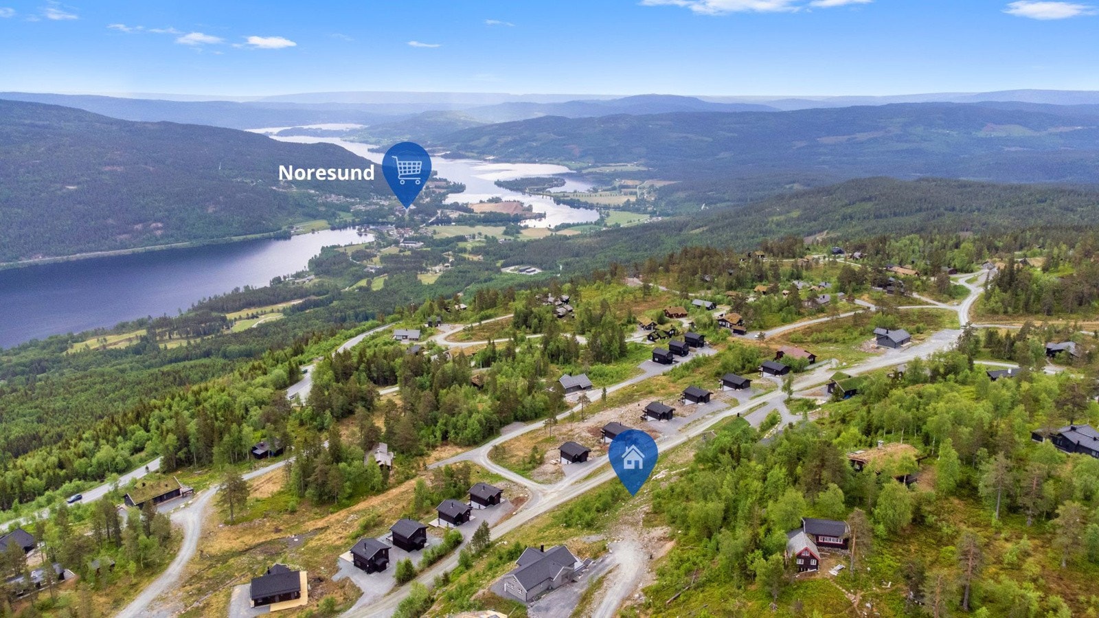 Noresund med butikker og serveringssteder ligger ikke langt unna Galleribilde