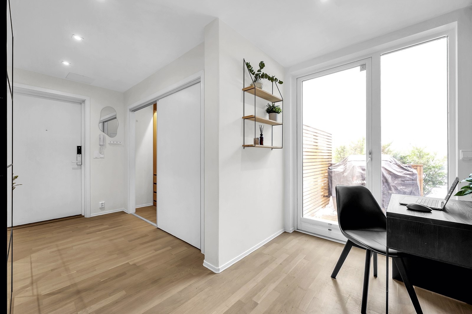 Det er HUE belysning i hele leiligheten. Galleribilde