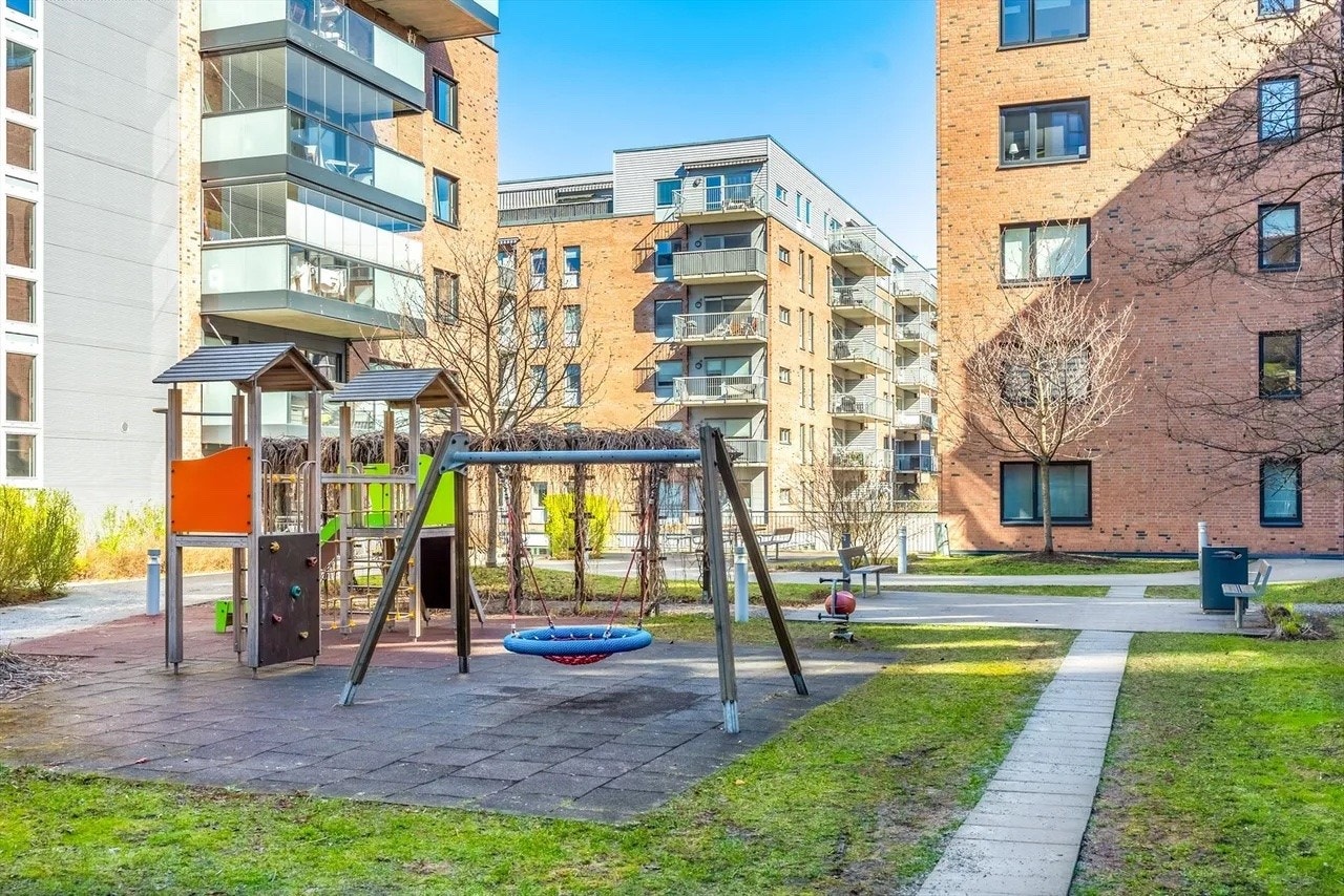 Flere sittegrupper og hyggelige internveier. Galleribilde