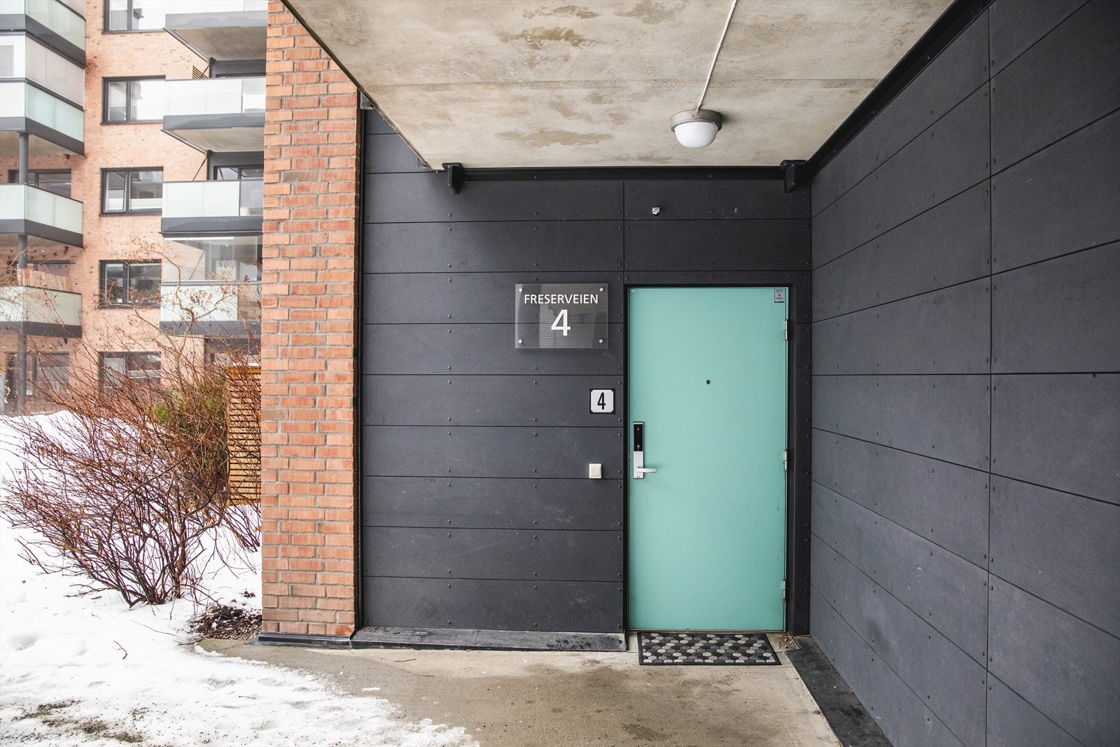 Leiligheten har egen, direkte inngang. Galleribilde