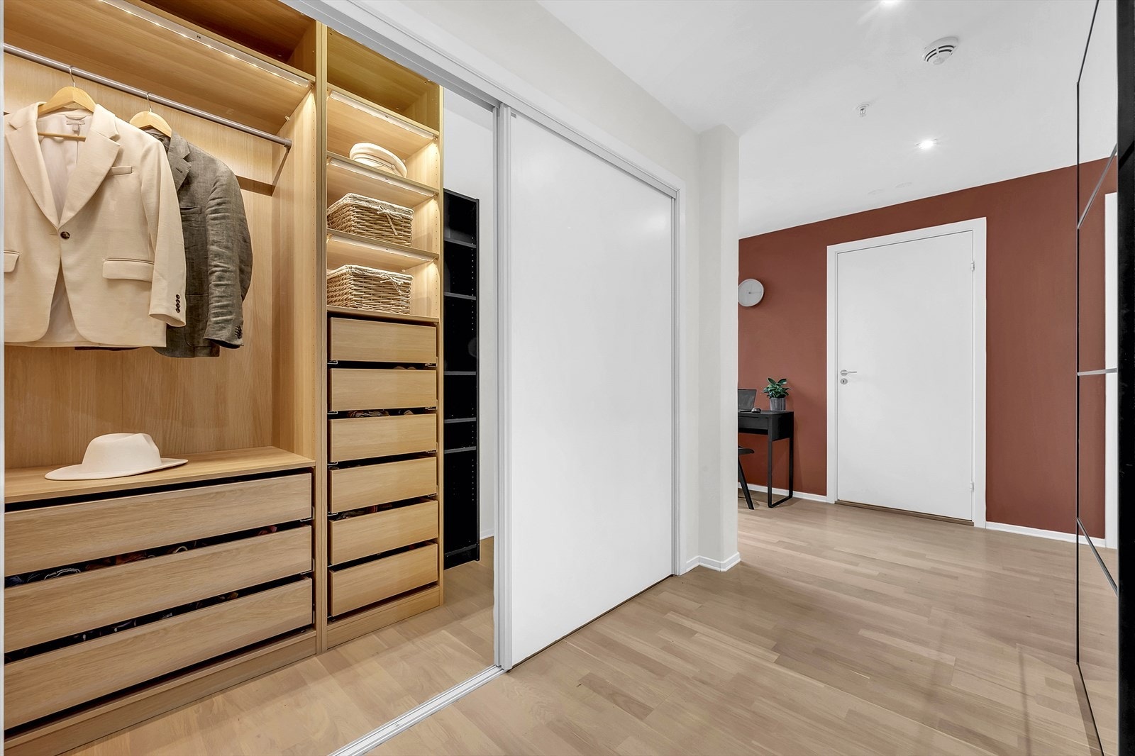 Her får du et umiddelbart godt og riktig førsteinntrykk. Leiligheten må oppleves! Galleribilde