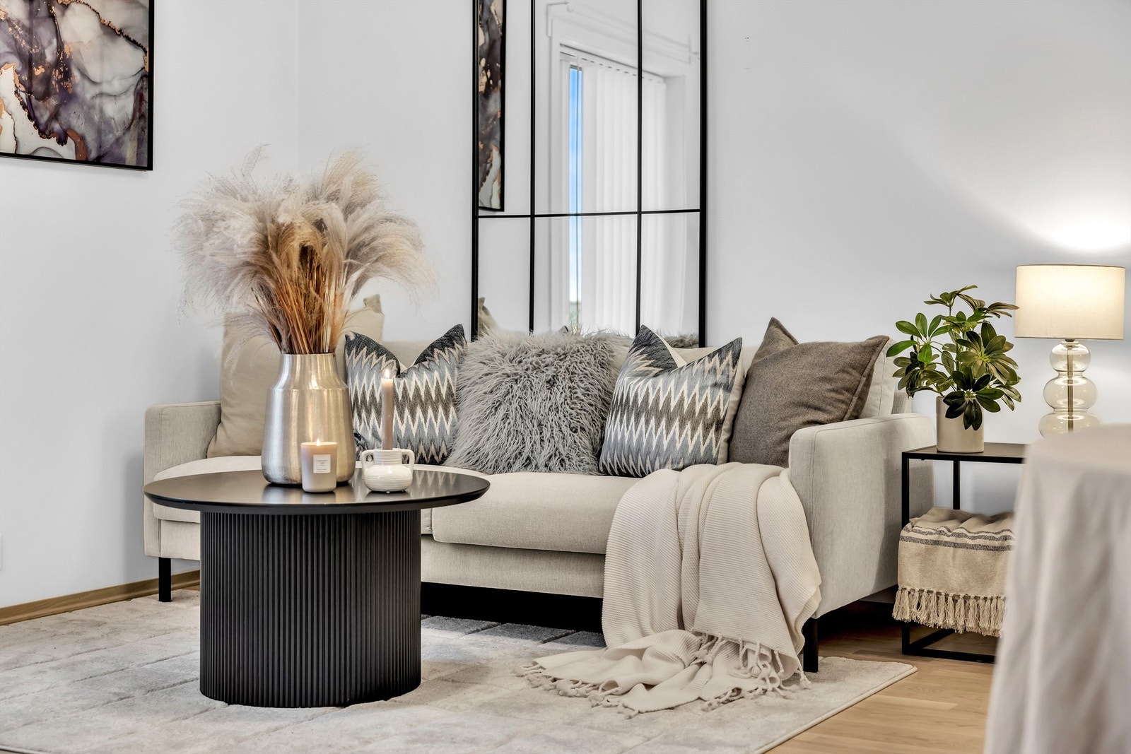 Lys og pen leilighet fra 2017 med balansert ventilasjon og vannbåren varme. Galleribilde