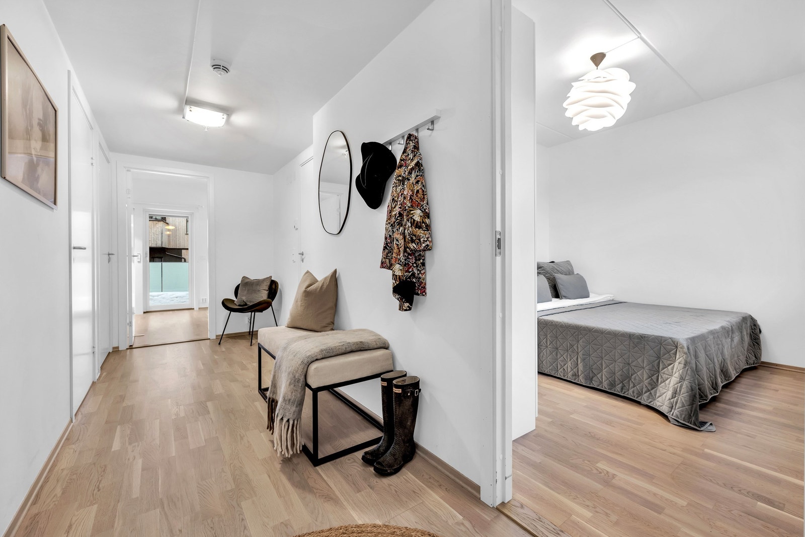 Leiligheten har to romslige soverom, med inngang fra entré. Galleribilde