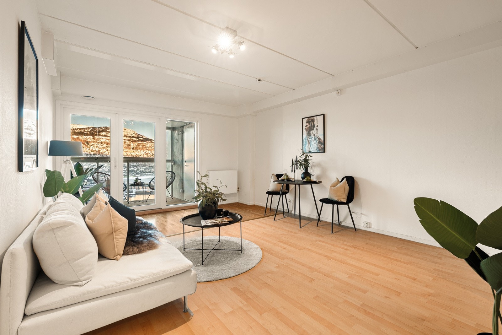 Du kan nyte varmen fra en ny radiatorovn installert i 2019. Galleribilde