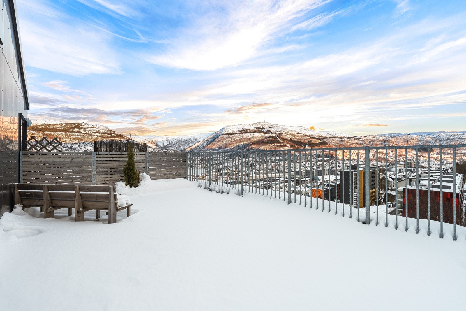 Det er og laget en stor flott takterrasse som beboerne kan bruke fritt. Galleribilde