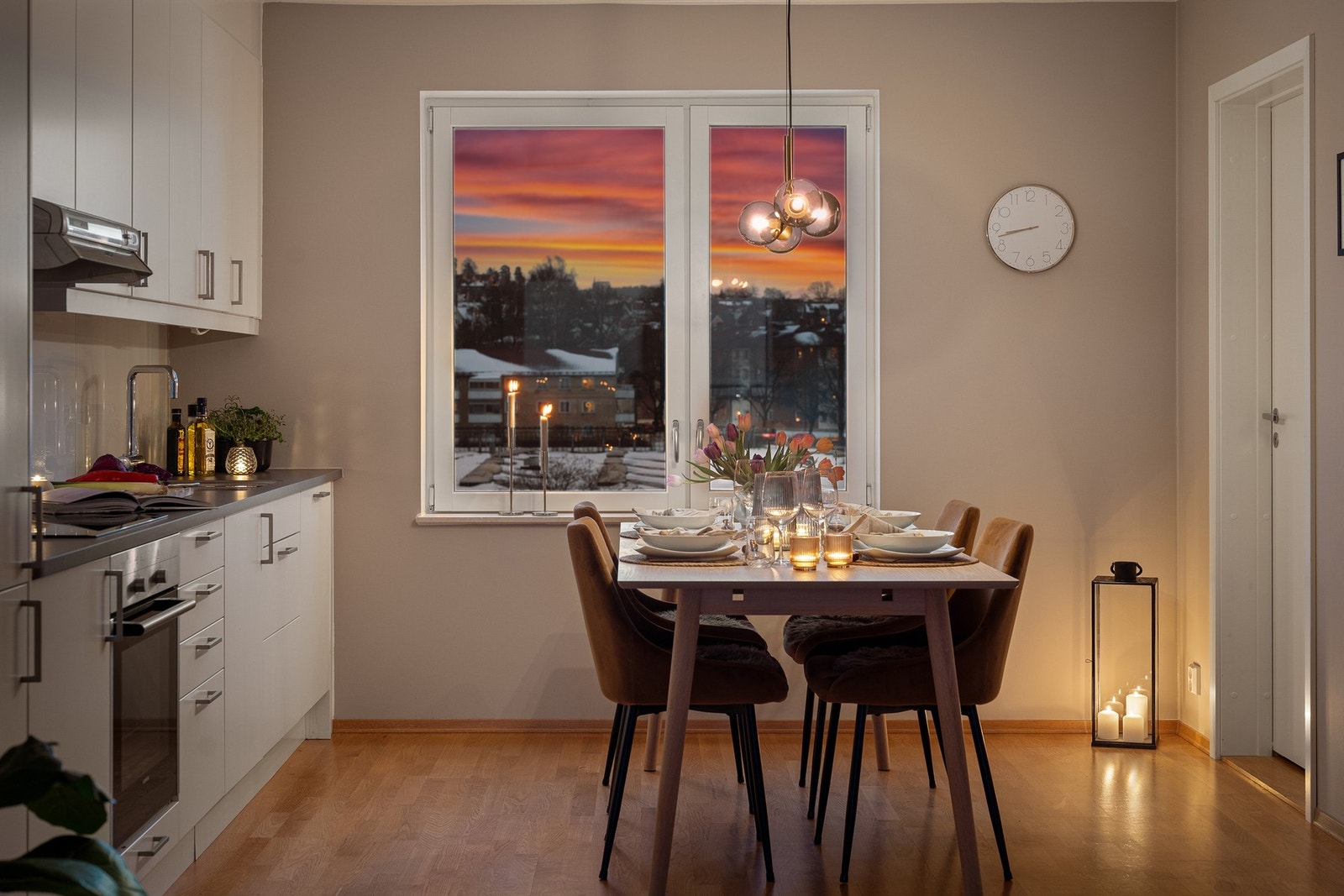 Kjøkkenet vender mot øst og har utsikt mot Grefsenkollen og marka Galleribilde