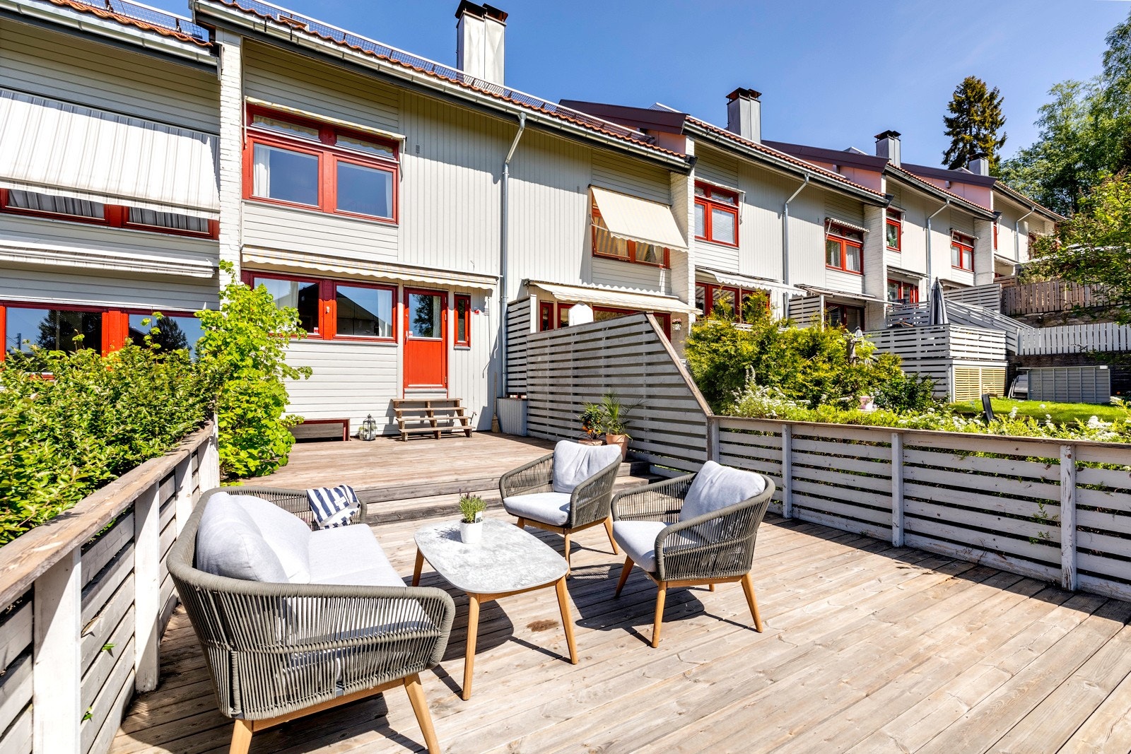 Uteplassen byr på hyggelige kvelder med venner og familie. Galleribilde