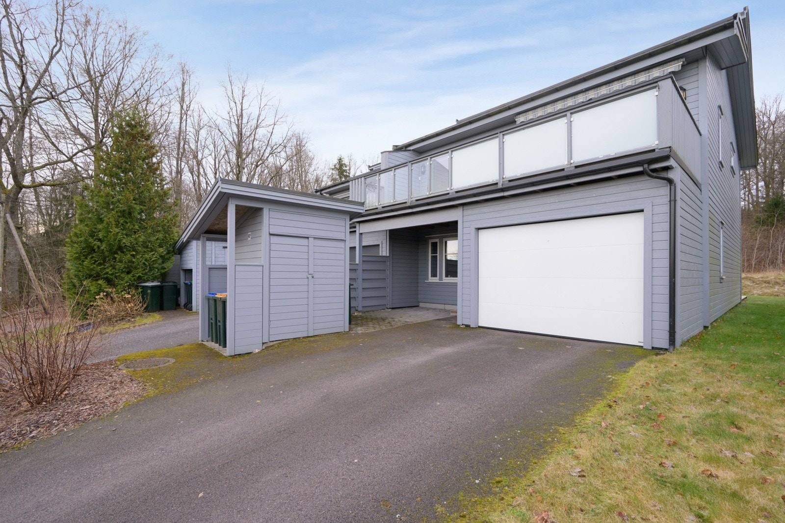 Lys, moderne og innholdsrikt rekkehus med god planløsning, vannbåren varme og attraktiv beliggenhet rett ved Universitetet på Bakkenteigen. Galleribilde