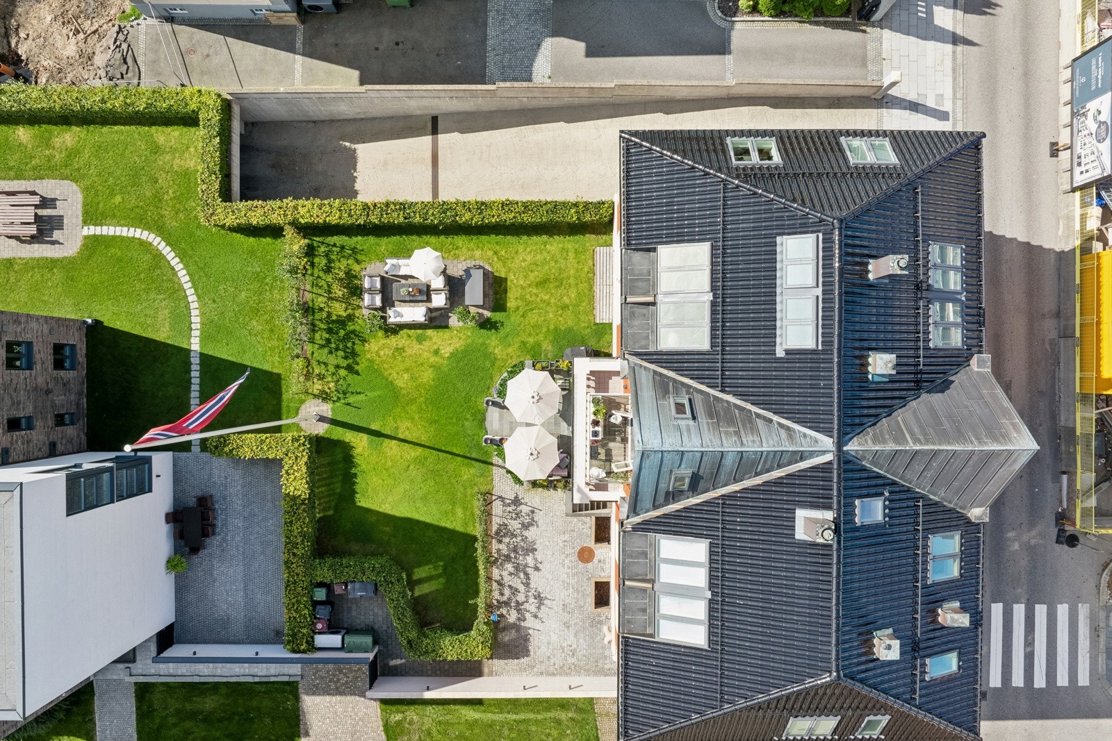 Dronefoto over hagen tatt sommeren 2024 Galleribilde
