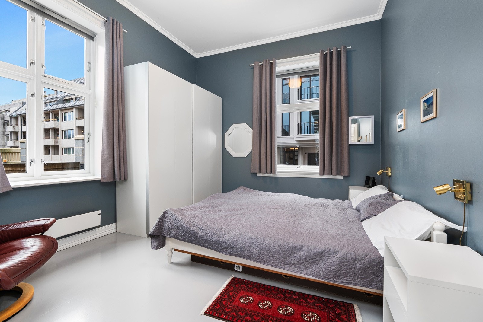 Hovedsoverommet med skyvedørsgarderobe Galleribilde