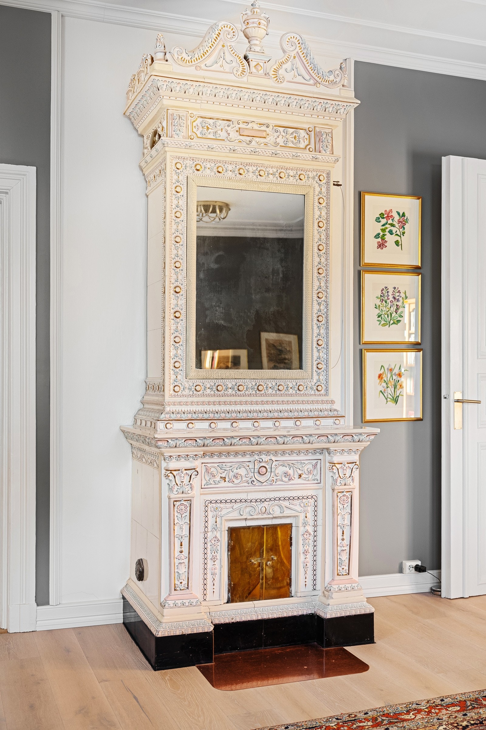 Flott kakkelovn i stuen Galleribilde