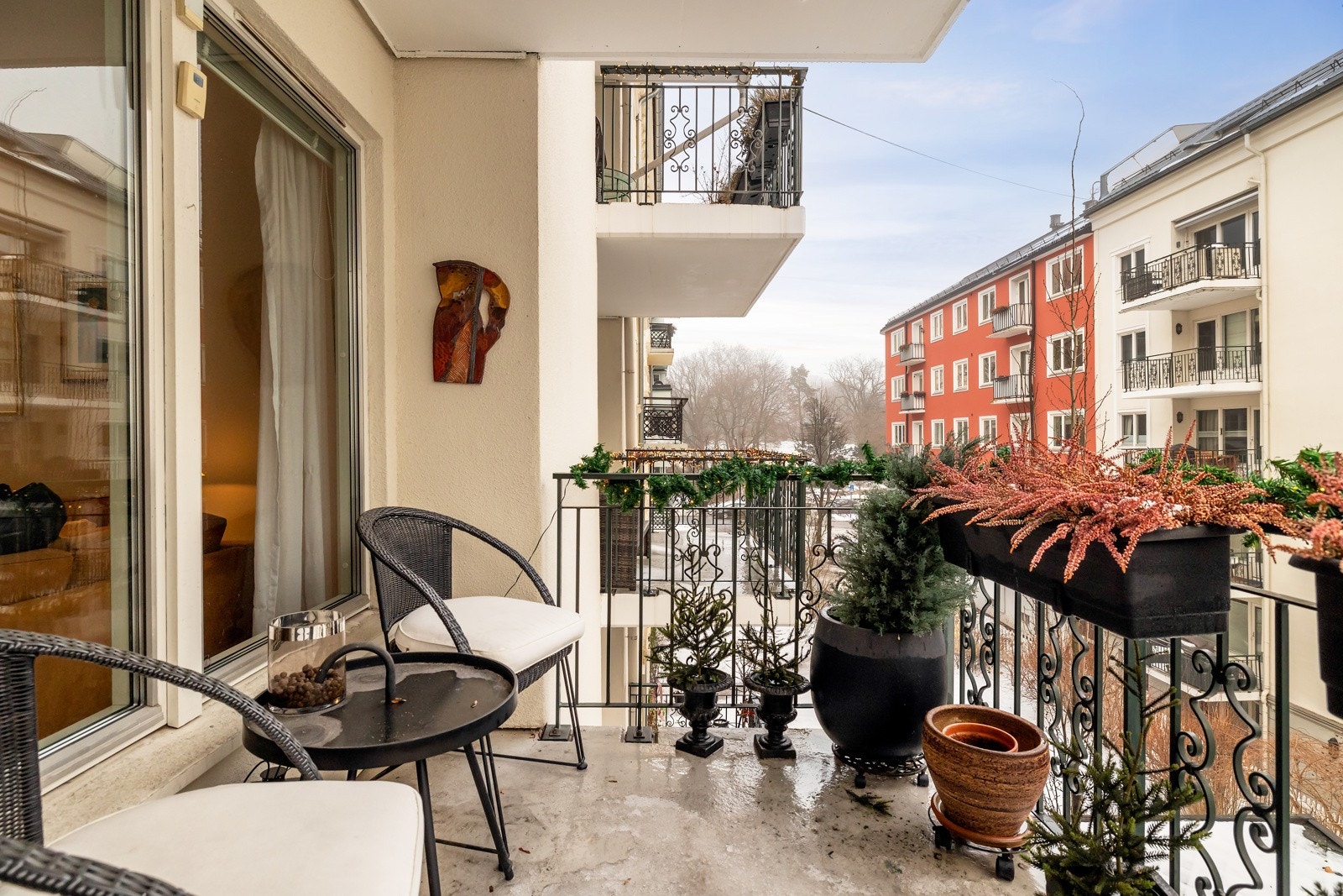 Balkong med god plass til utemøblement Galleribilde