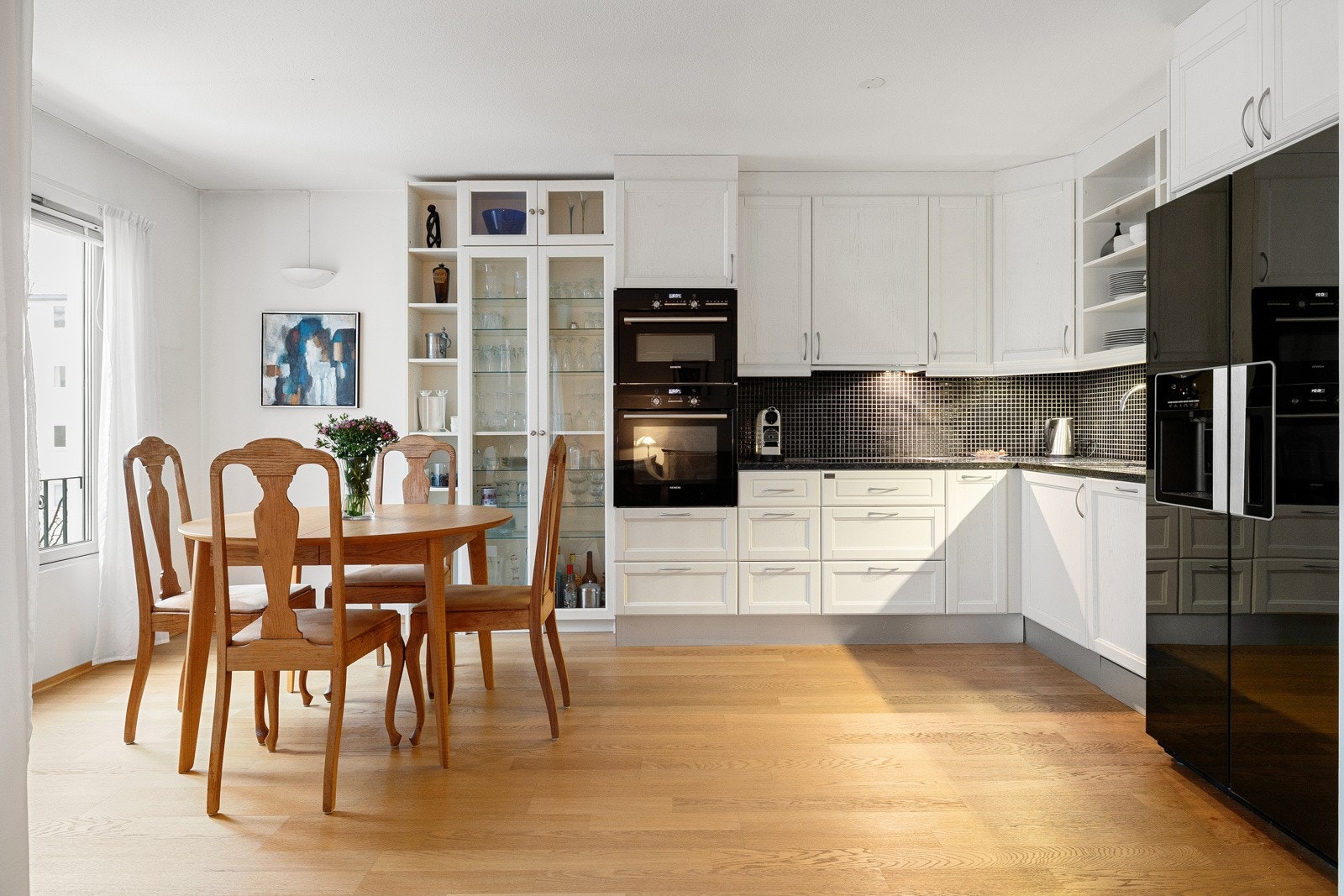 Kjøkken med spiseplass Galleribilde