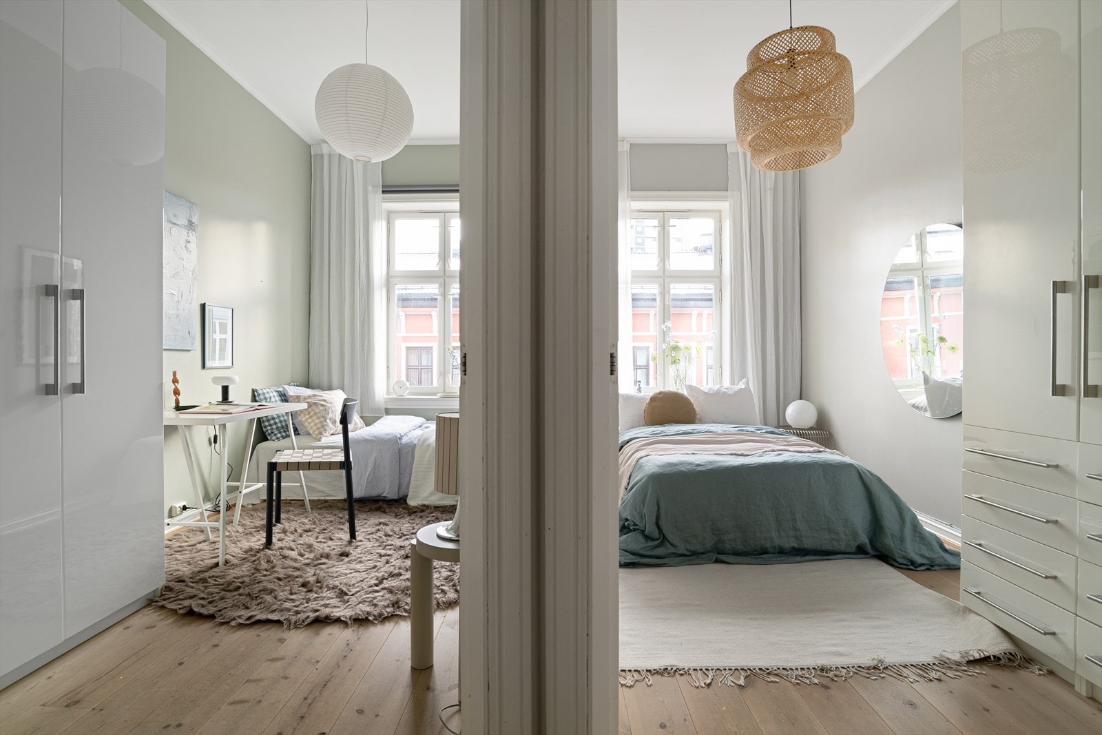 Alle soverommene ligger behagelig tilbaketrukket fra den sosiale sonen, og nær hverandre på hver side av gangarealet. Galleribilde