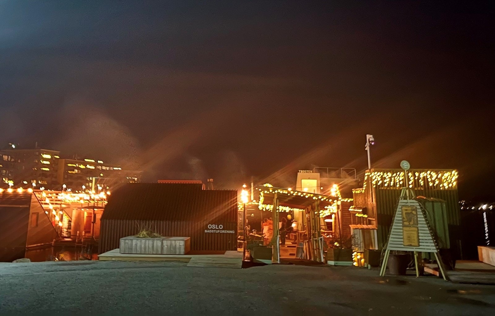 Badstuene i Bjørvika er også blitt et svært populært møtested for vennegjenger, kollegaer og familier både sommer og vinterstid! Galleribilde