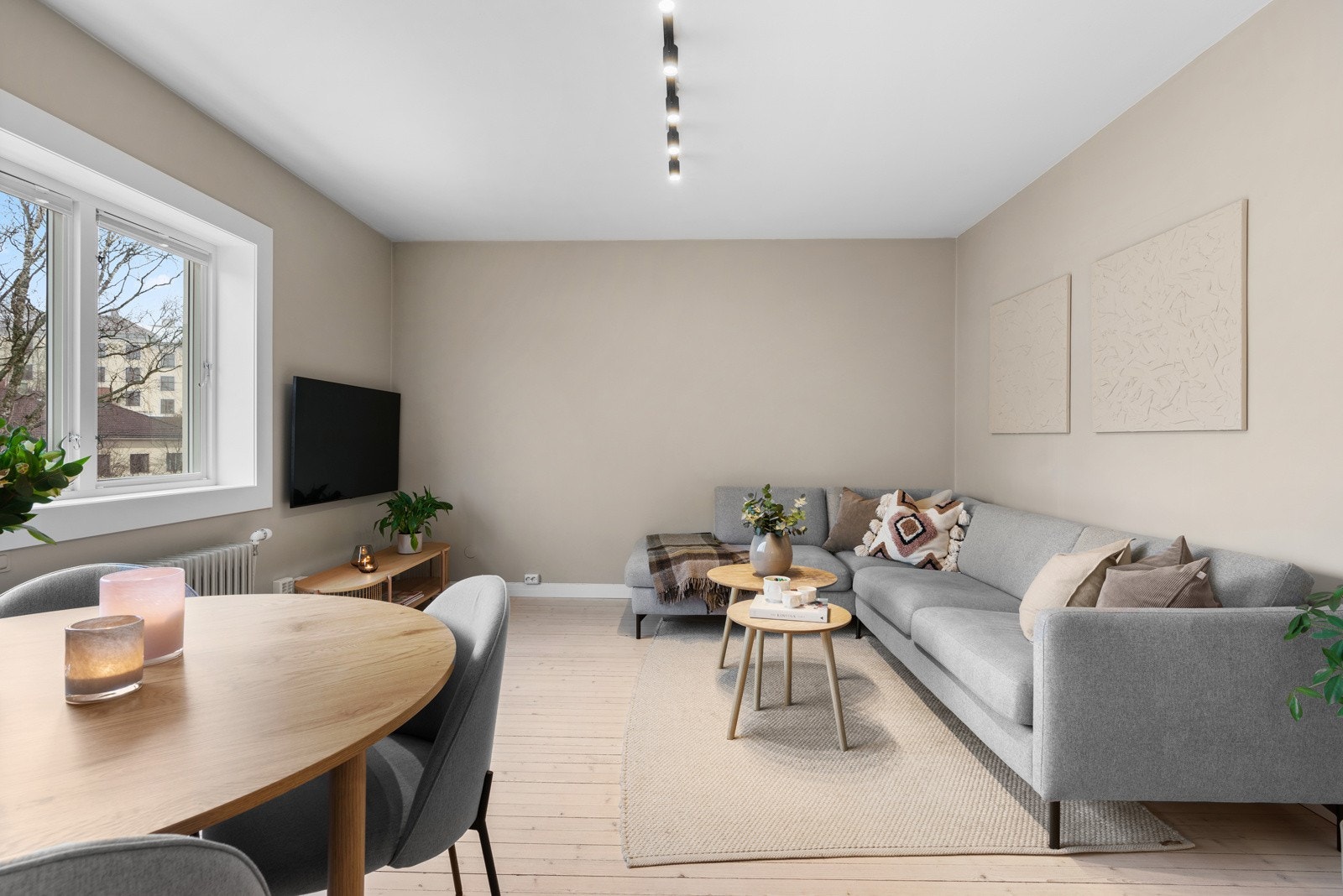 Det er flere møbleringssmuligheter i stuen. Galleribilde