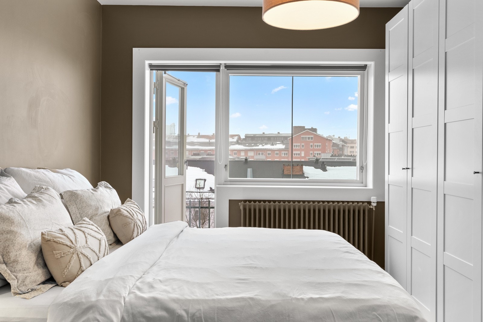 Fra soverommet er det utgang til brannbalkong. Galleribilde