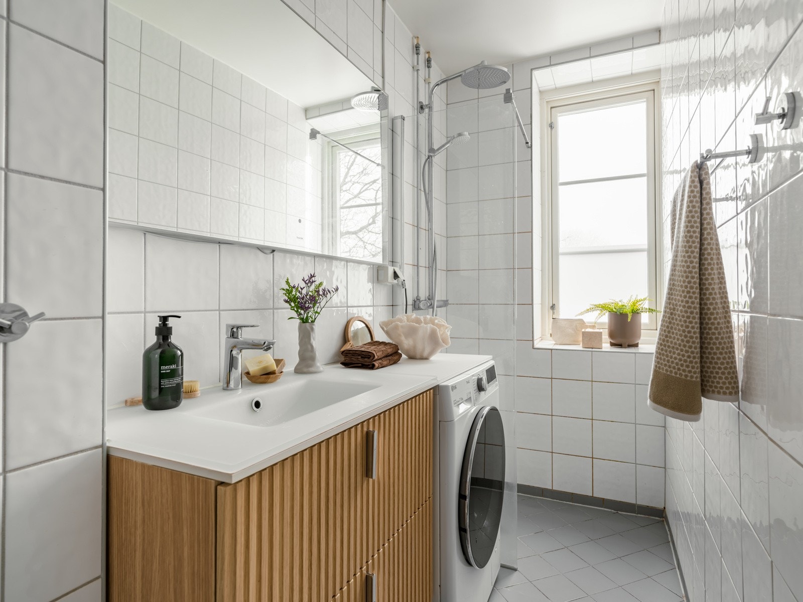Badet ble renovert i 2006 i regi av tidligere gårdeier Kristiania Byggeselskap. Badet fikk i 2022 ny innredning. Nydelige detaljer! Galleribilde