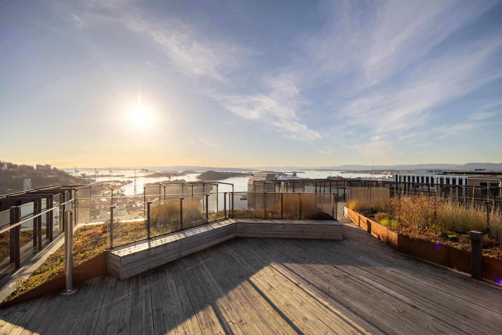 Delikat 2-roms selveier fra 2014 med balkong og stor felles takterrasse med fantastisk utsikt over Oslofjorden. Galleribilde
