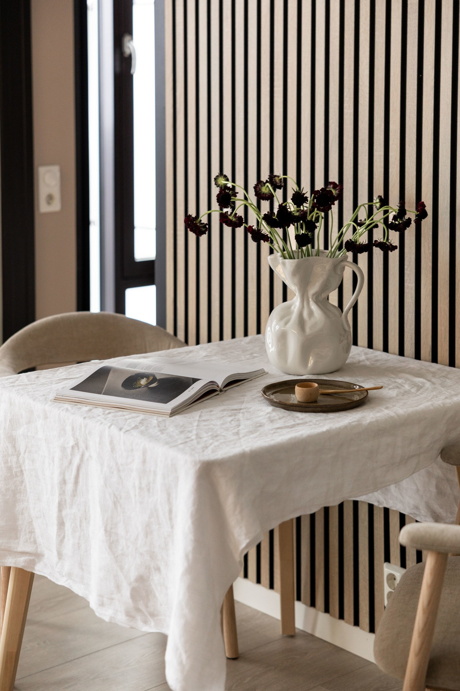 Her har man god plass til både sofa- og spiseseksjon. Galleribilde
