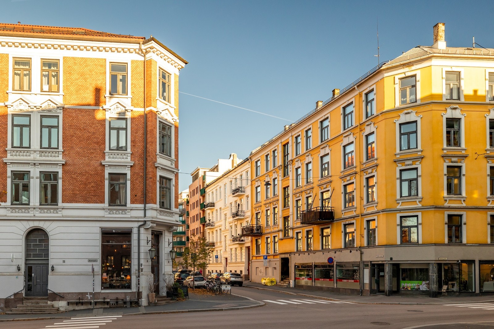 Leiligheten ligger i et urbant og ettertraktet boligområde på St.Hanshaugen/Bislett i Oslo, rett mellom St. Hanshaugen park og Bislett stadion. Galleribilde