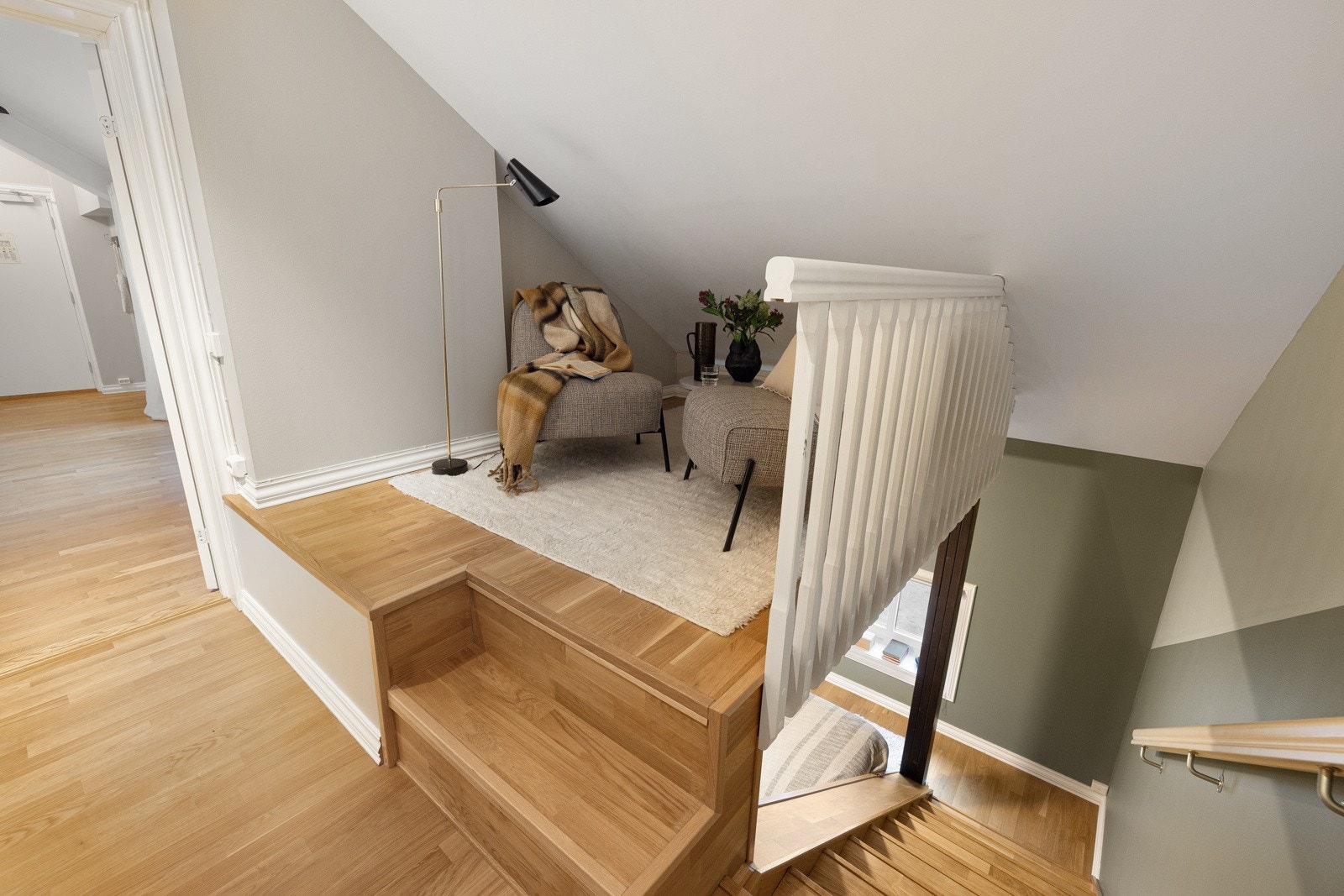 Her er det plass til kontorpult eller en liten sittegruppe. Galleribilde