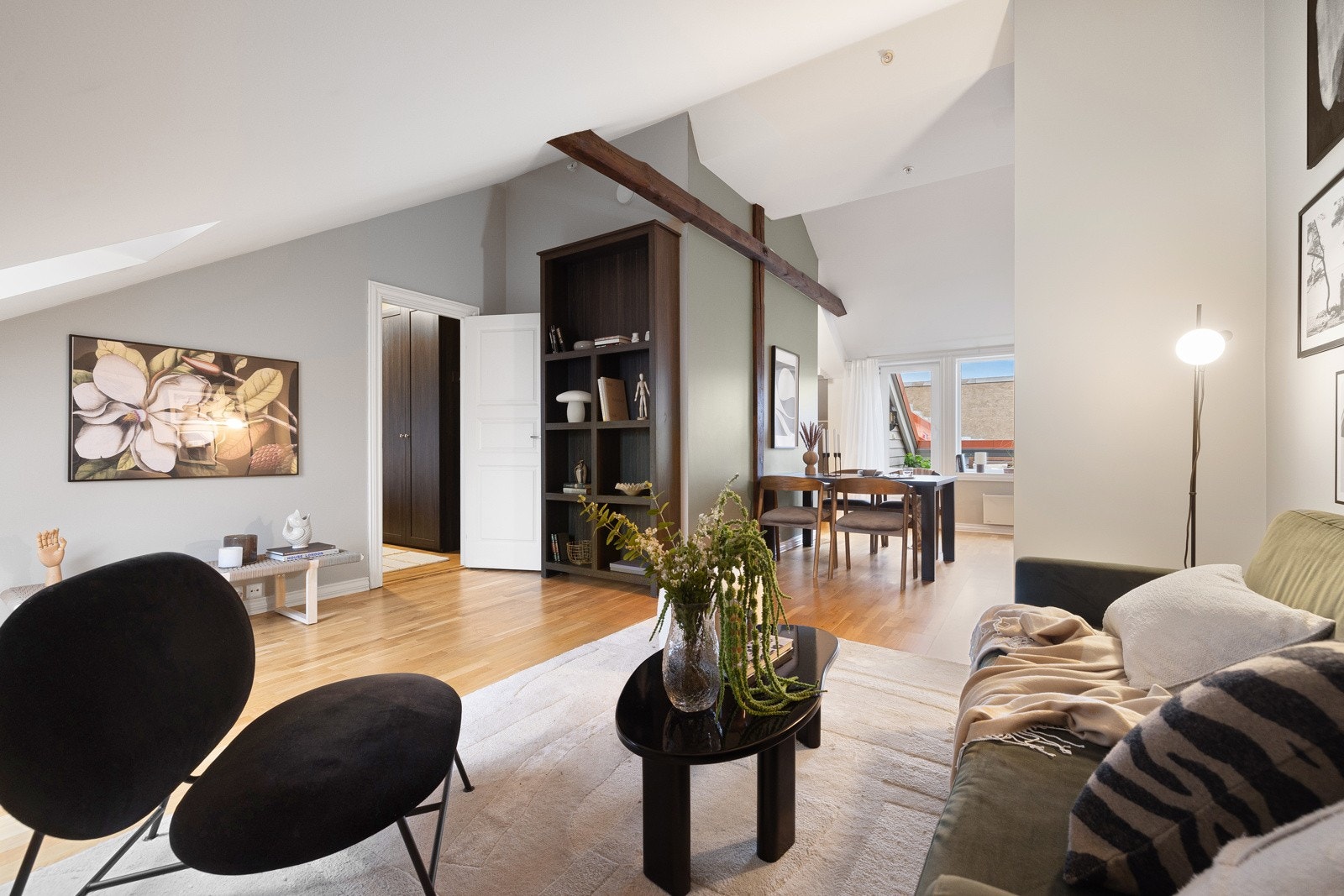 Romslig loftsleilighet over to plan med gulvareal på 112 kvm. Galleribilde