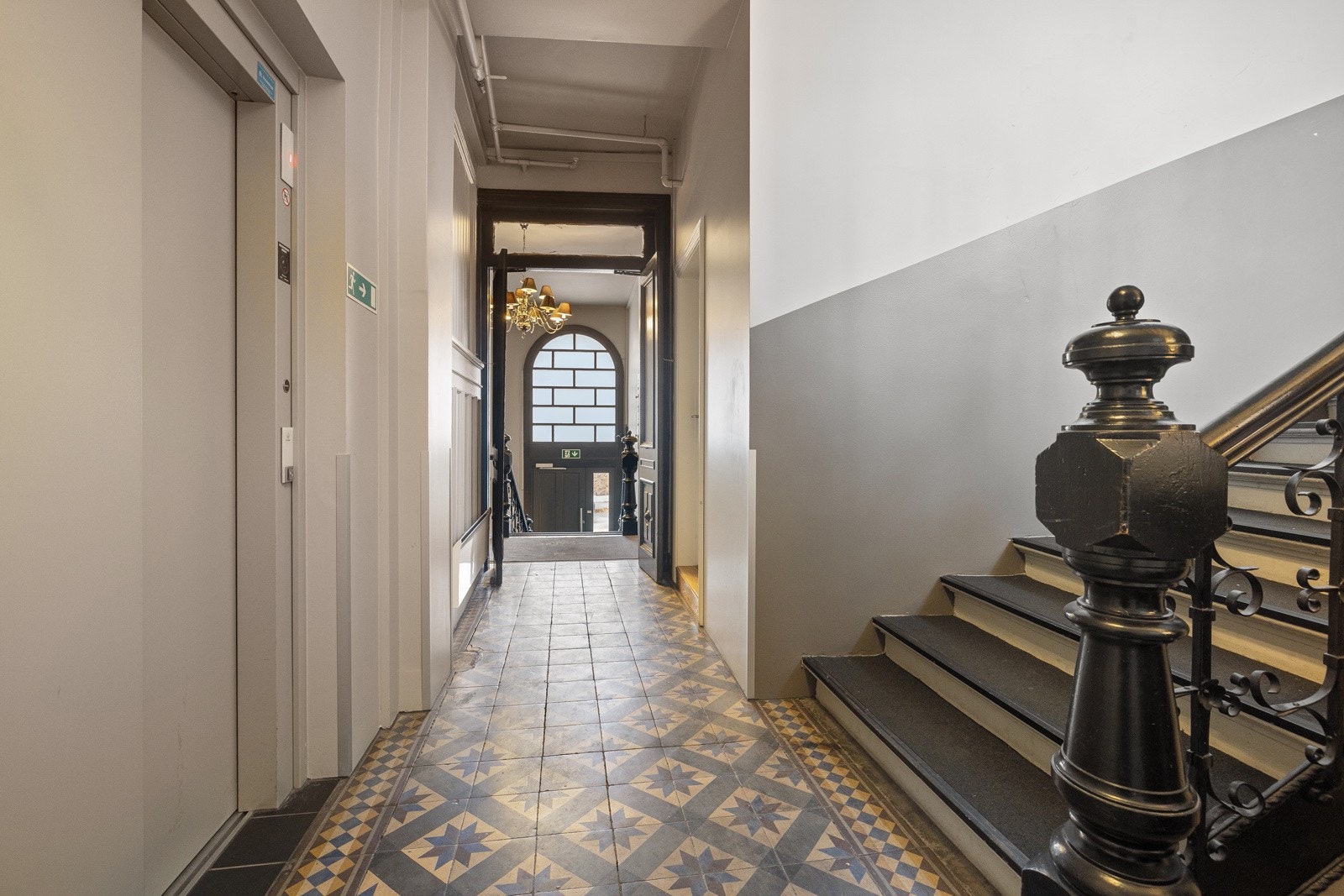 Herskapelig oppgang som gir et godt førsteintrykk av bygården. Galleribilde