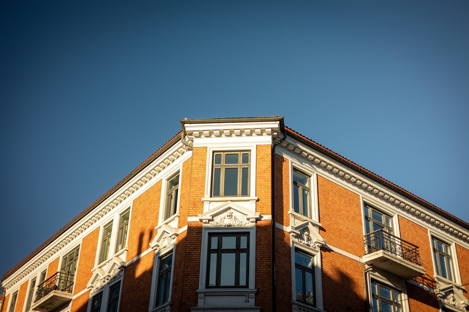 Leiligheten har en meget god intern beliggenhet i byggets toppetasje. Galleribilde