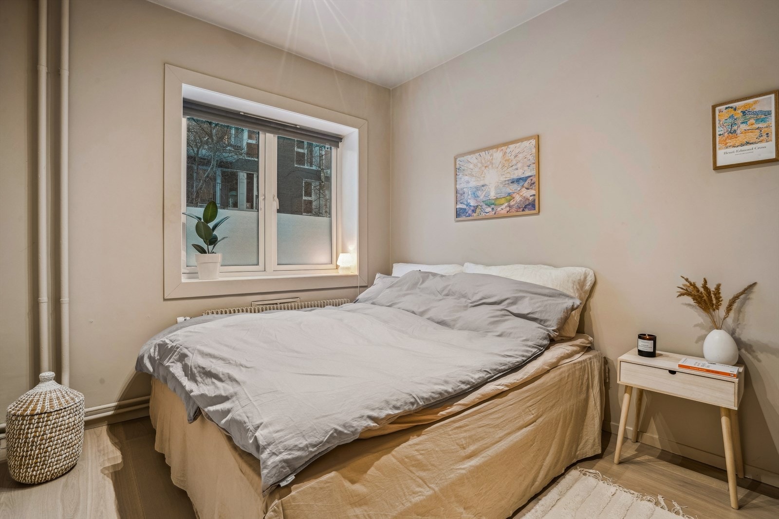 Soverom I, et av to soverom, romslig med flere møbleringsmuligheter Galleribilde