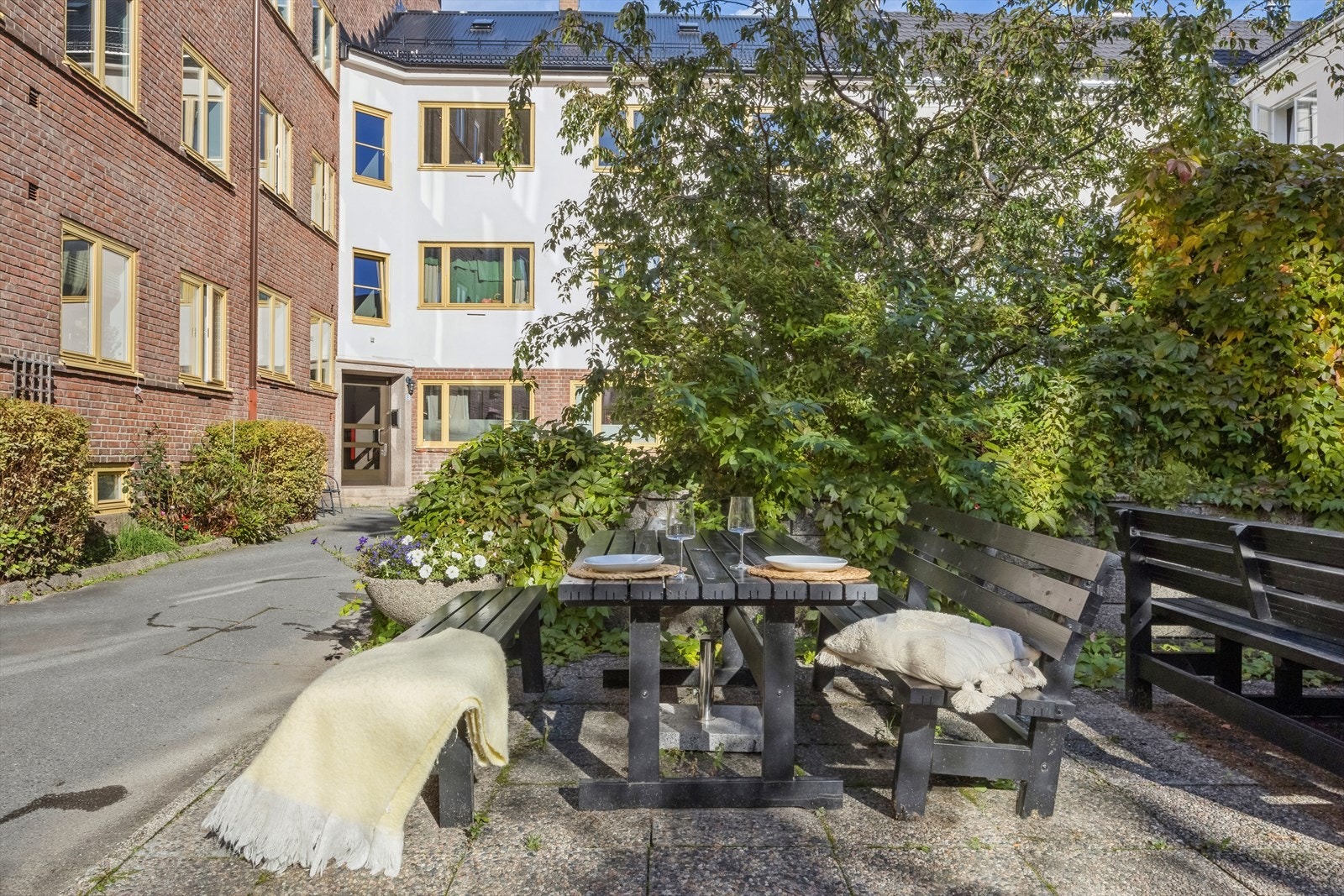 Bakgård Galleribilde