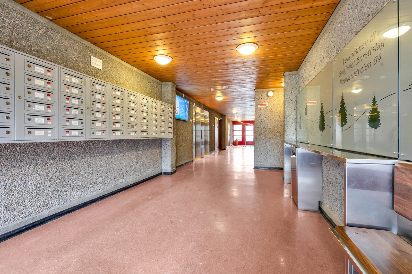 Leiligheten ligger i ellevte etasje og har adkomst via felles oppgang med heis Galleribilde