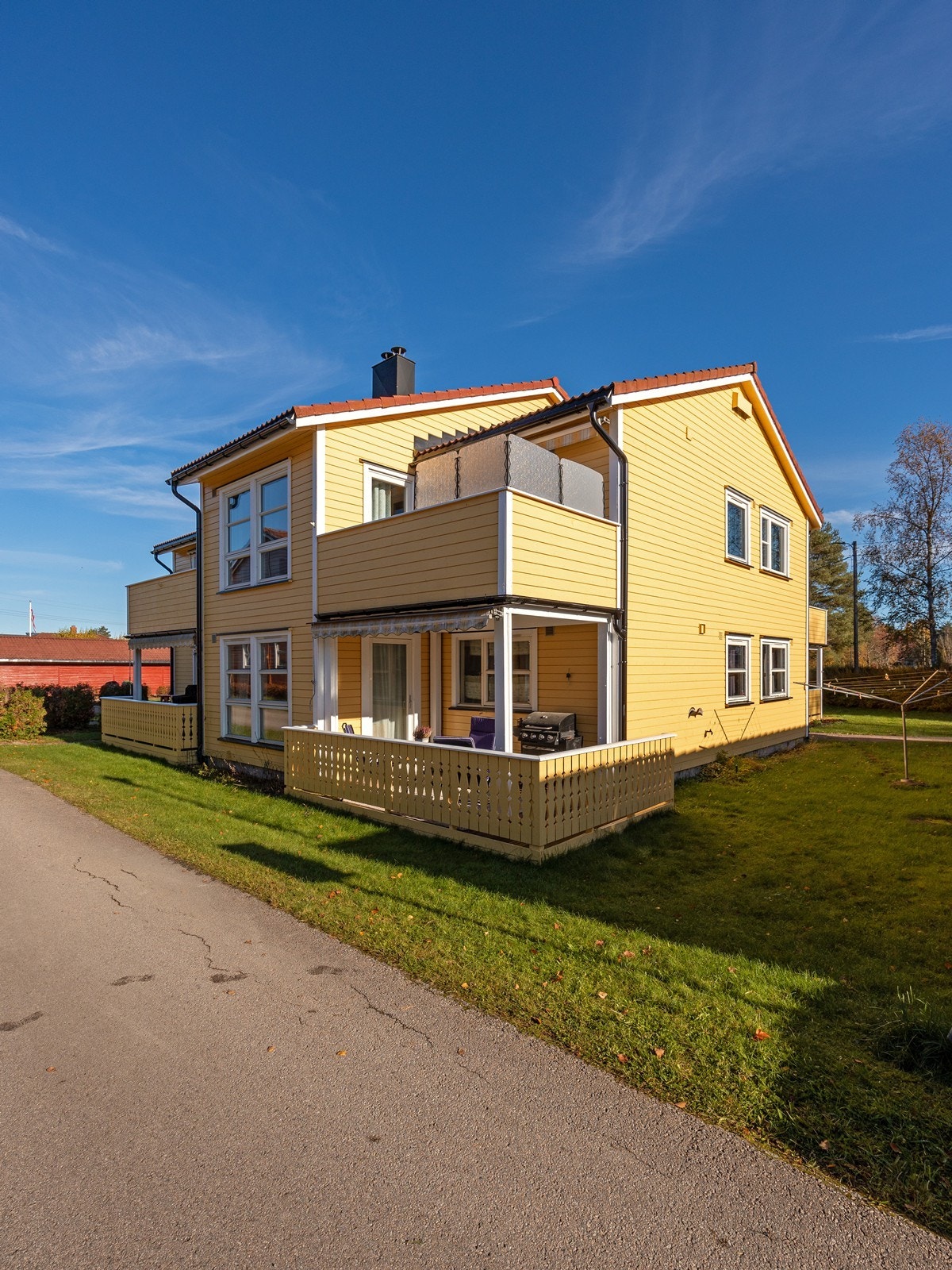 Leiligheten har en god hjørnebeliggenhet i 1. etasje. Galleribilde