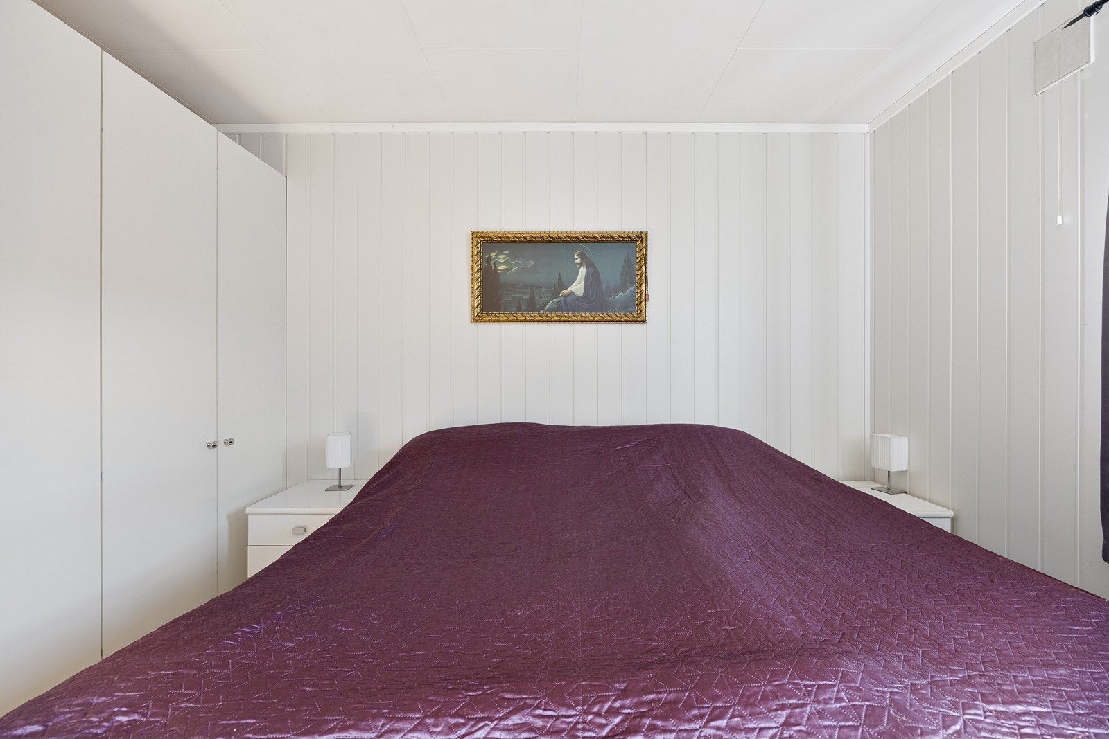 I soverommet er det godt med garderobeplass. Galleribilde